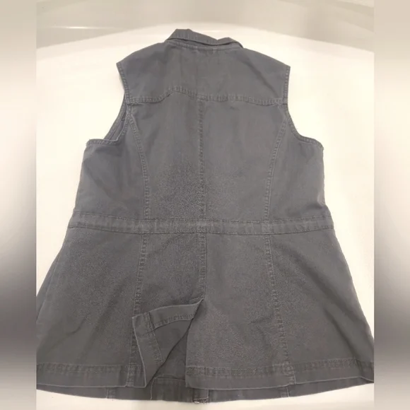 Sleeveless Zip-Up Vest - Picture 11 of 11